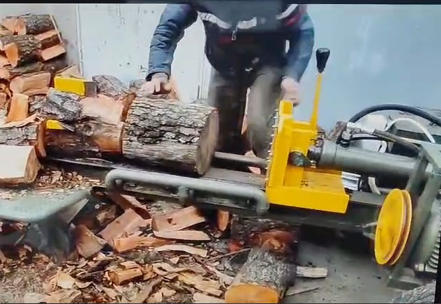 картинка Машина для изготовления дров полного цикла FGE35 от магазина Одежда+