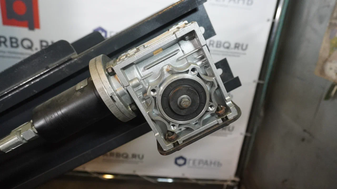 картинка Мобильный измельчитель щековый Upsen U-JC425 от магазина Одежда+