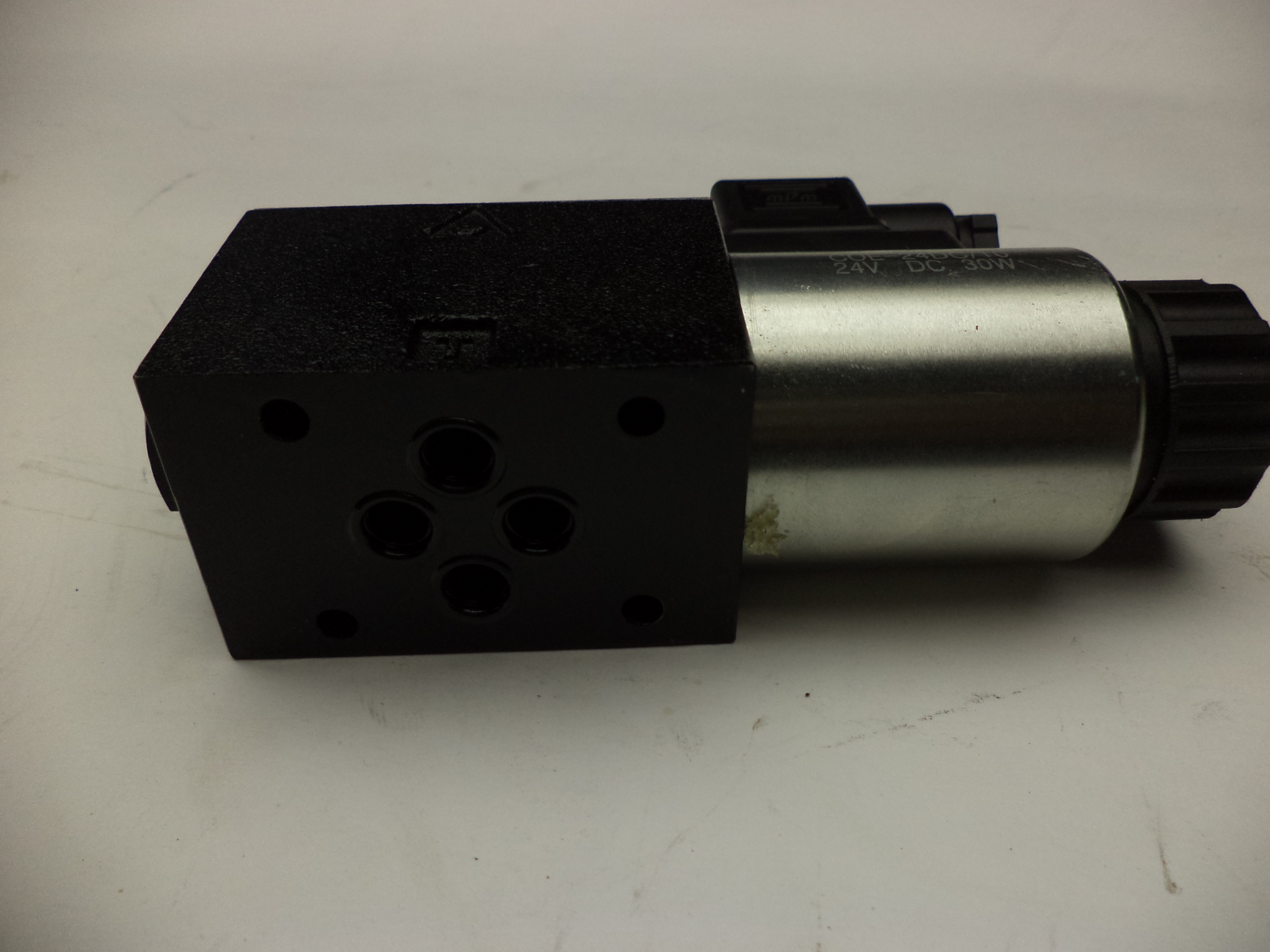 картинка Клапан электромагнитный SDHE 0631/2 DC10 от магазина Одежда+