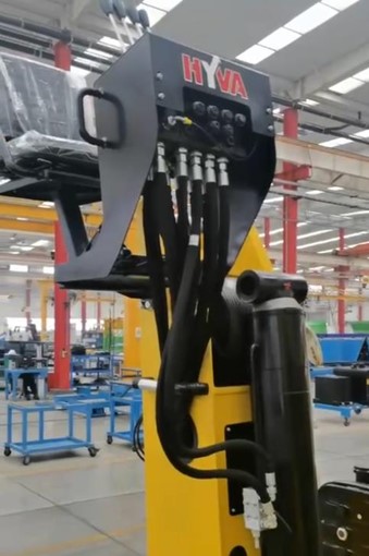 картинка Краново-манипуляторная установка Hyva модель HST8E5 от магазина Одежда+