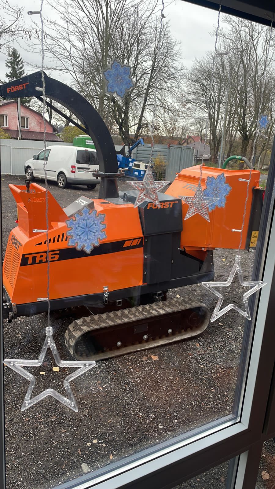 картинка Рубительная машина Forst TR6 самоходная от магазина Одежда+