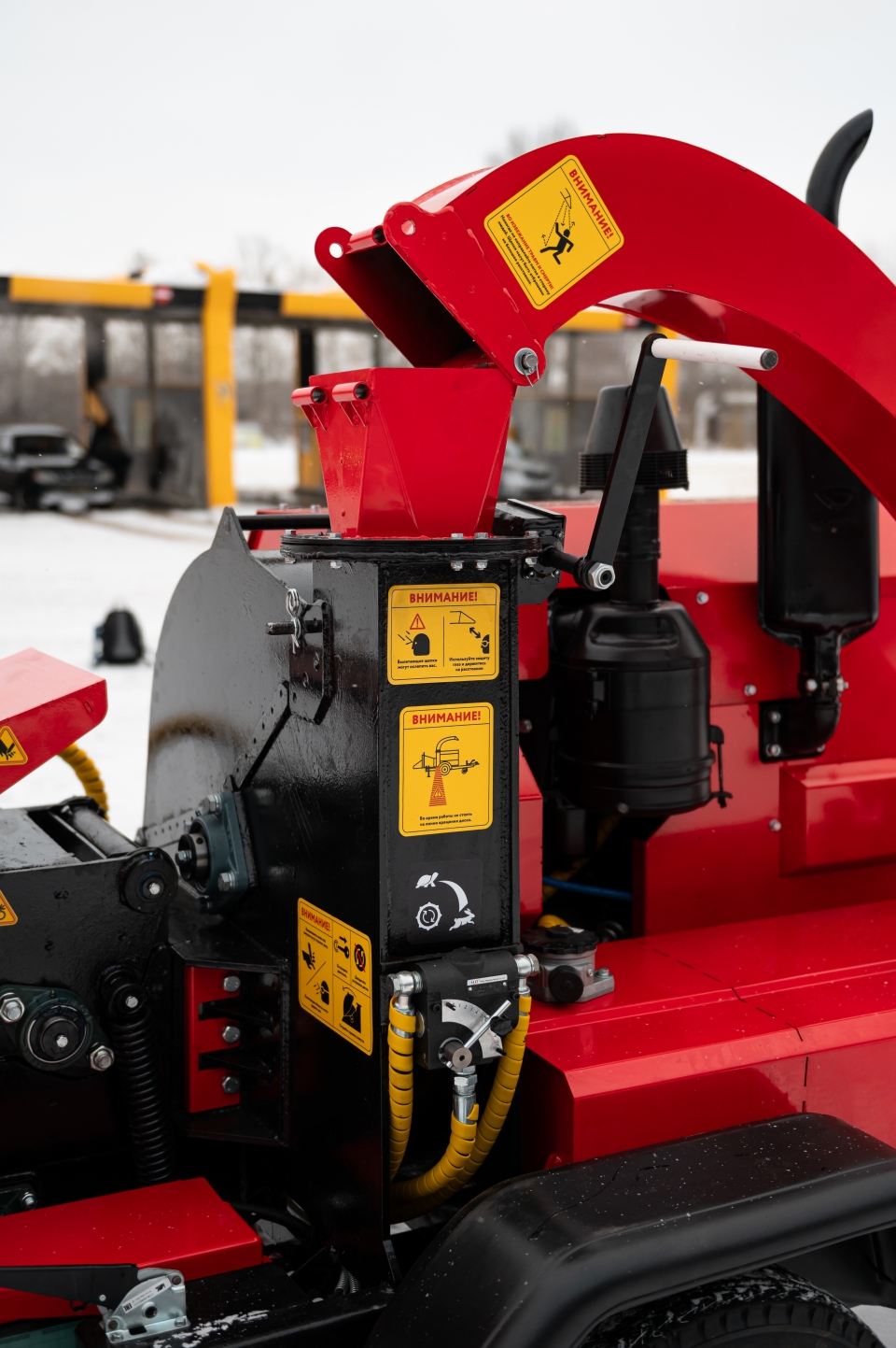 картинка Измельчитель древесины BearTech М3 на гусеничном ходу от магазина Одежда+