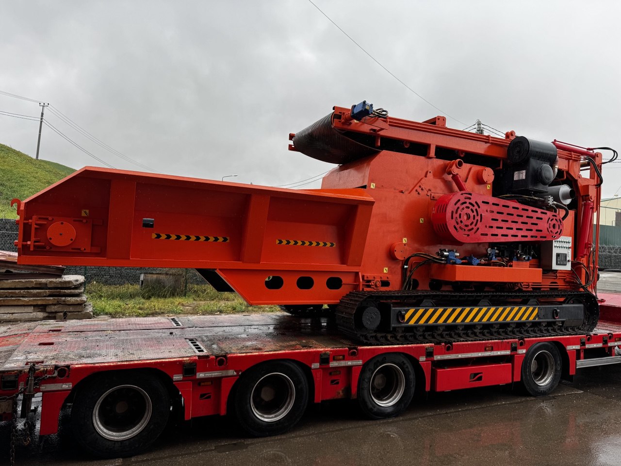 картинка Измельчитель веток и древесины DH-220 на гусеничном ходу от магазина Одежда+