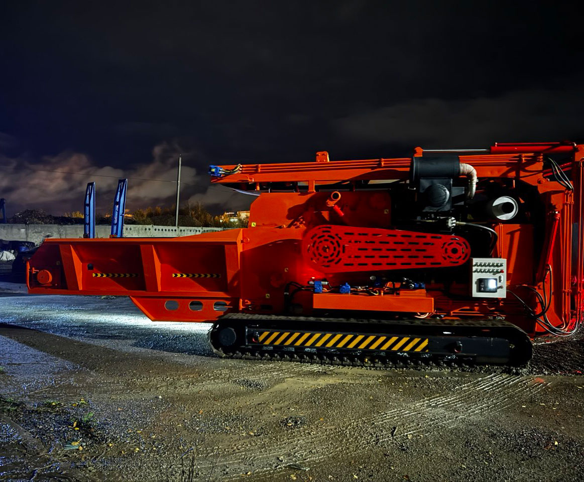 картинка Измельчитель веток и древесины DH-220 на гусеничном ходу от магазина Одежда+